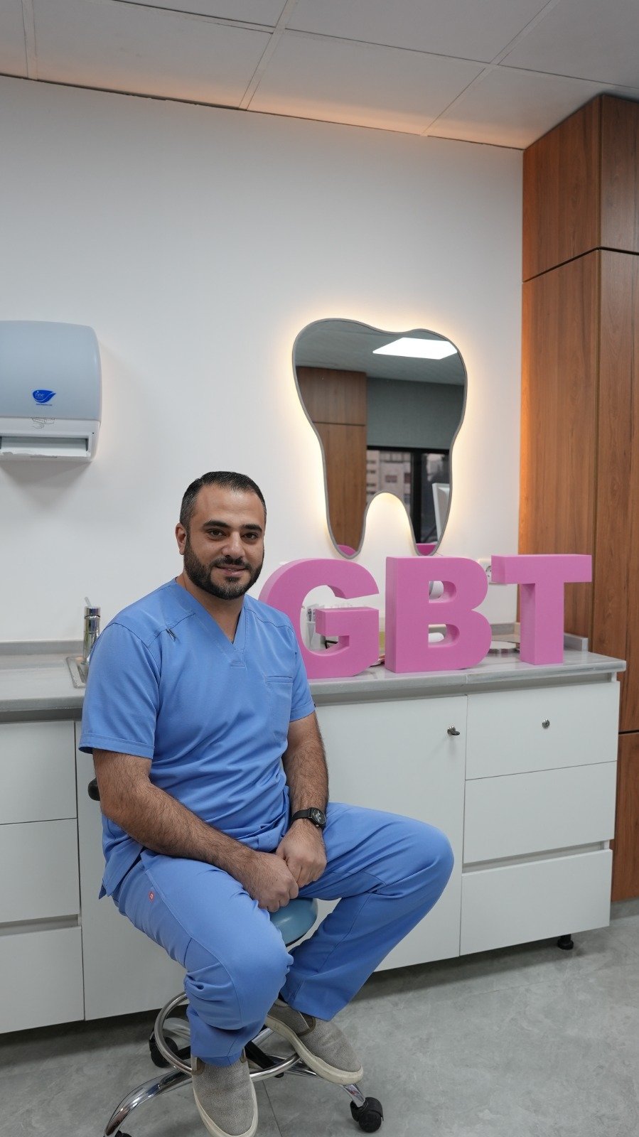 تنظيف الاسنان بتقنيات حديثة تقنية GBT تنظيف الأسنان بدون الم
